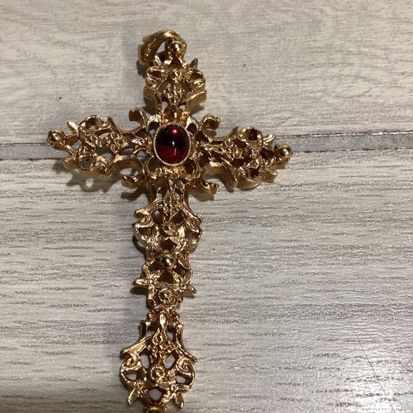Goldtone Pendant w/ Red Stone Religious Cross Textured Vintage - Picture 3 of 4